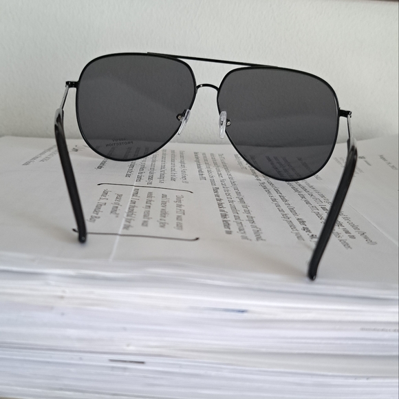 Women's Sunglasses - Picture 4 of 5